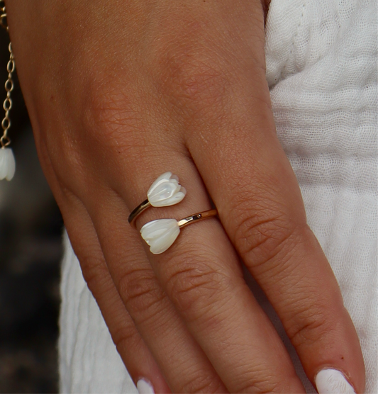 Hulili Ring - Mother of Pearl Pikake